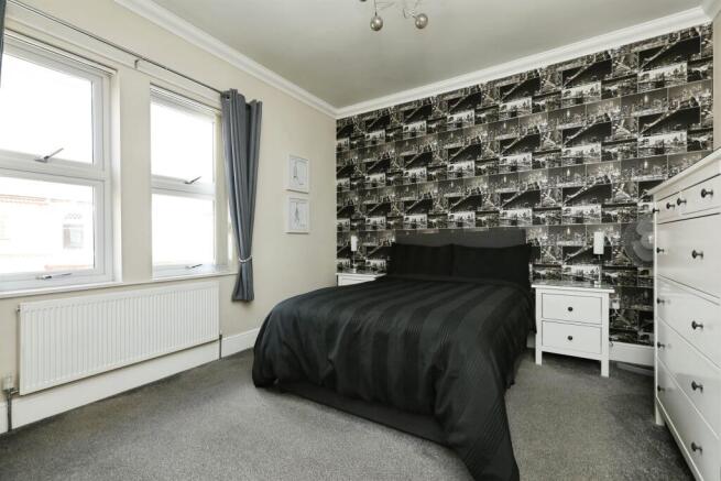 3 bed Terraced for sale Image 9