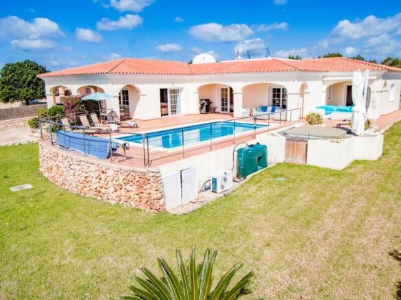 Villa with sea views in Binidalí