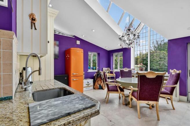 4 bed Detached for sale Image 5