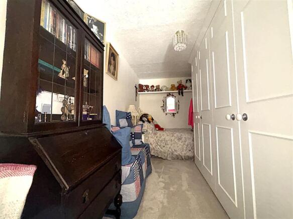 LOUNGE & BEDROOM AREA