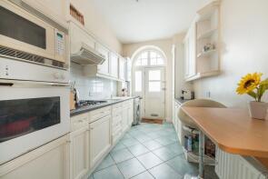 1a, Richmond Bridge Mansions, Willoughby Road, Twickenham TW1 2QJ