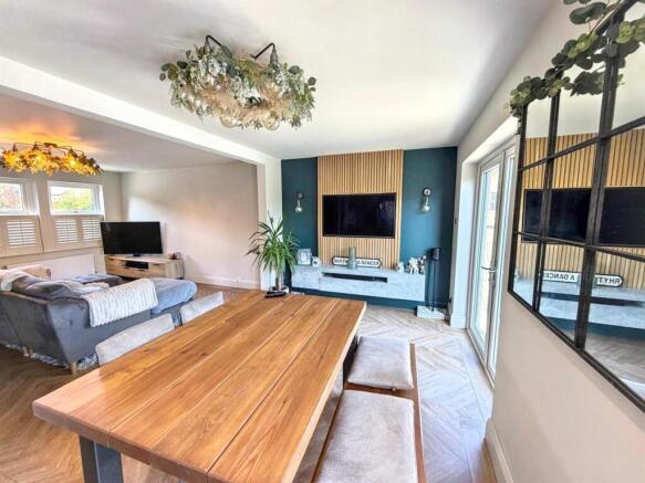 4 bed Detached for sale Image 4