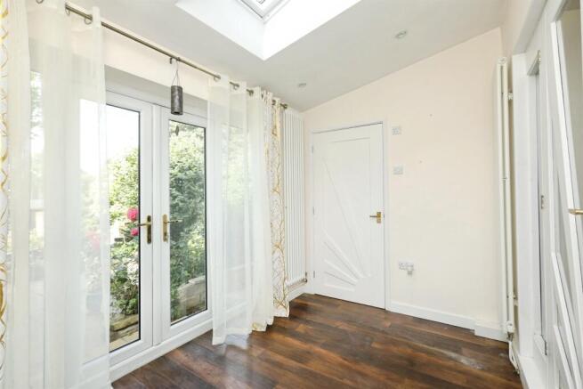 3 bed Semi-Detached for sale Image 6