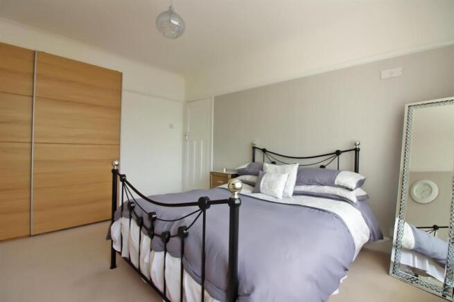 Bedroom 1b.JPG