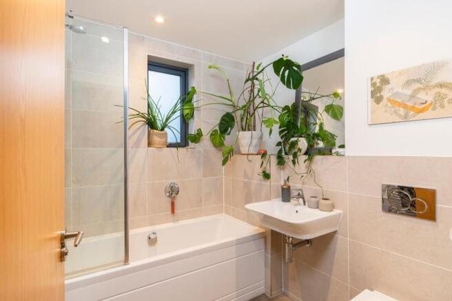 SKROWTNIAP612 - Bathroom B.jpg