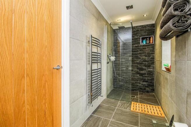BATHROOM/W.C.