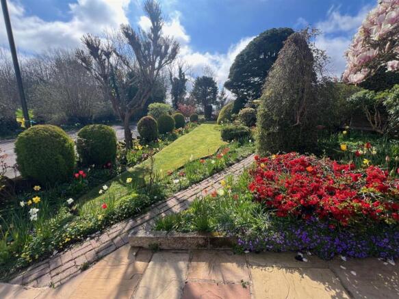 Front Garden 1