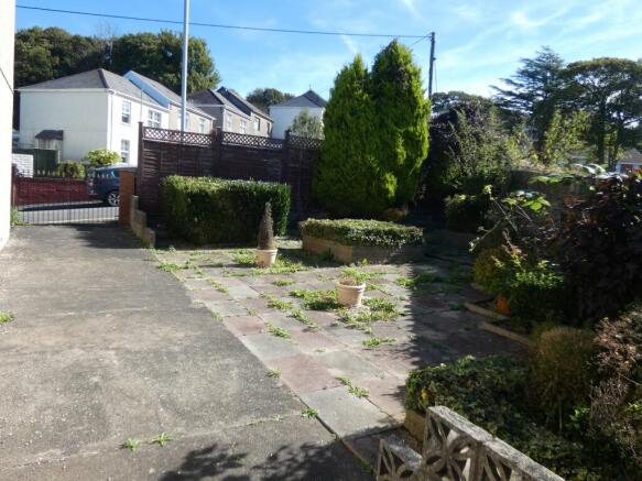 Front/Side Garden