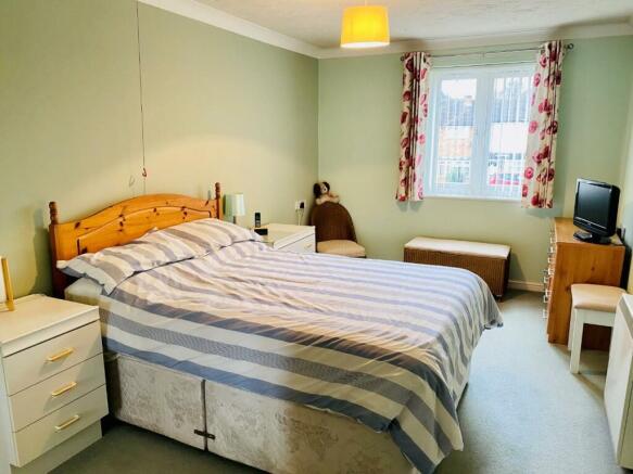 Bed1.jpg