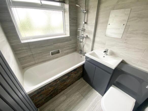 4 bed Semi-Detached for sale Image 11