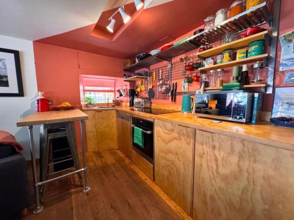 Kitchen / Lounge
