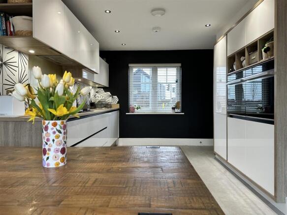 Stylish Modern Kitchen 213