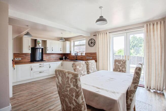 3 bed Semi-Detached for sale Image 6