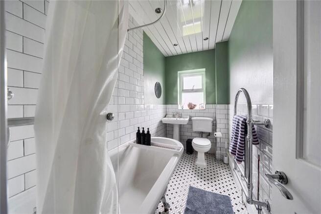 5 bed Detached for sale Image 5