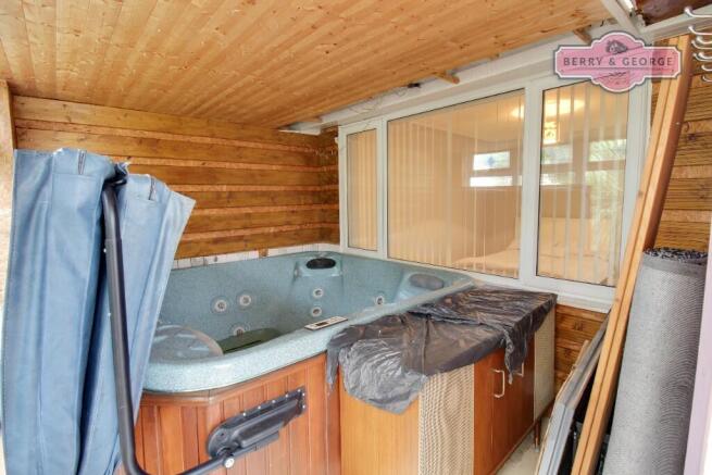 HOT-TUB ROOM