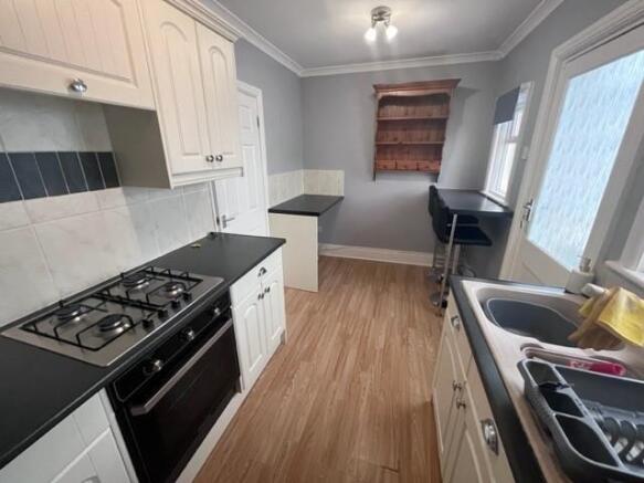 Kitchen 2.jpg
