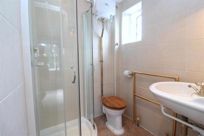 007 Tyttenhanger Green - En-Suite.JPG