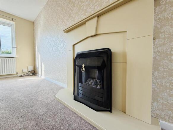 4 bed Detached to rent Image 4