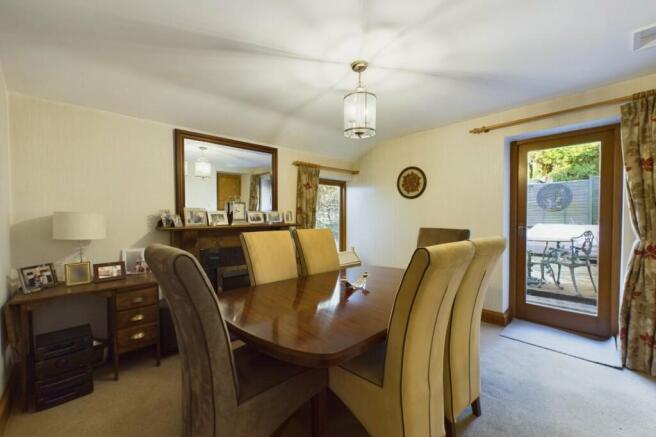 Dining / Bed 4