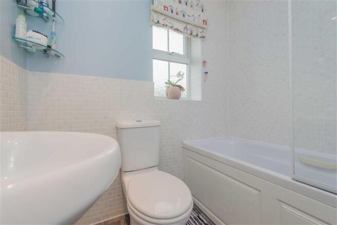 Bathroom / WC: