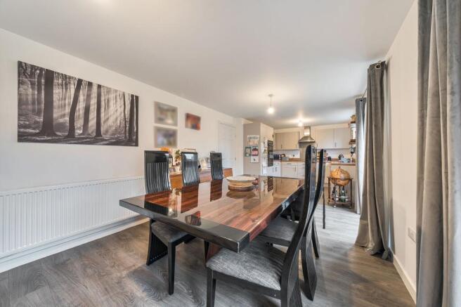 5 bed House for sale Image 8