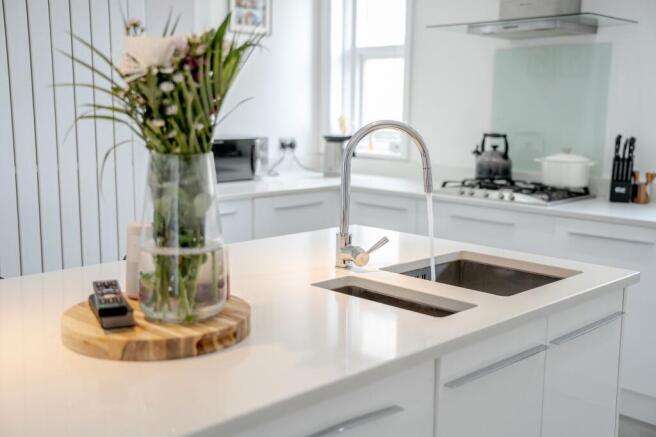 2 bed Flat for sale Image 7