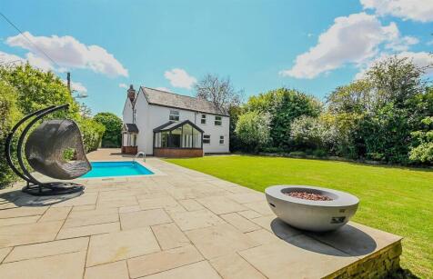 Rose Bower, Stafford Road, Lichfield, WS14 - Annexe, Outbuildings & Spectacular Views!