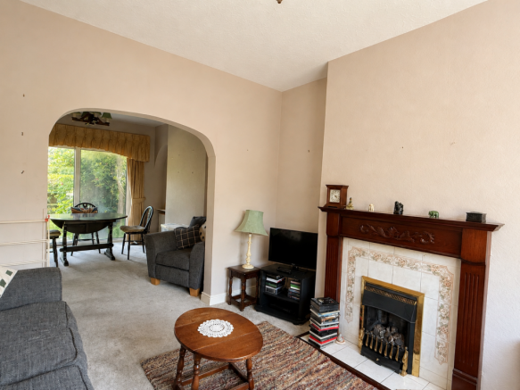 Lounge/Dining Room