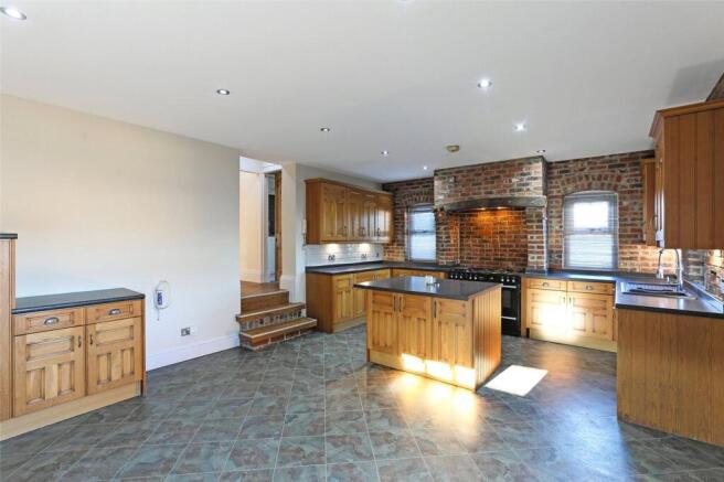 4 bed Semi-Detached for sale Image 5