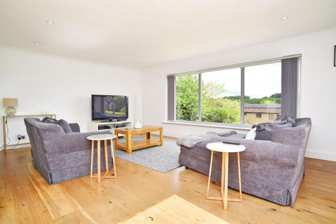 4 bed Detached for sale Image 4