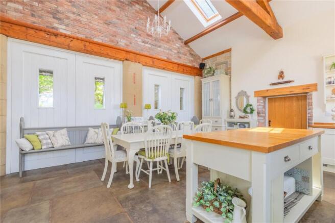 4 bed House for sale Image 4
