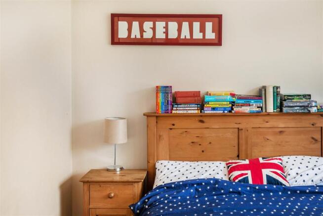 house. estate agent Dunsfold bedroom