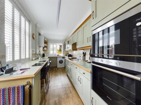3 bed Semi-Detached for sale Image 6