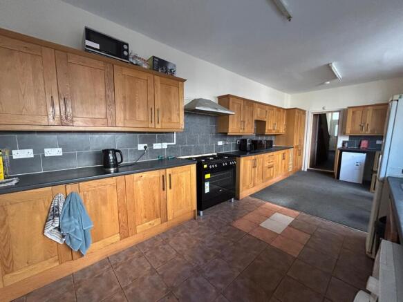 1 bed House Share to rent Image 7