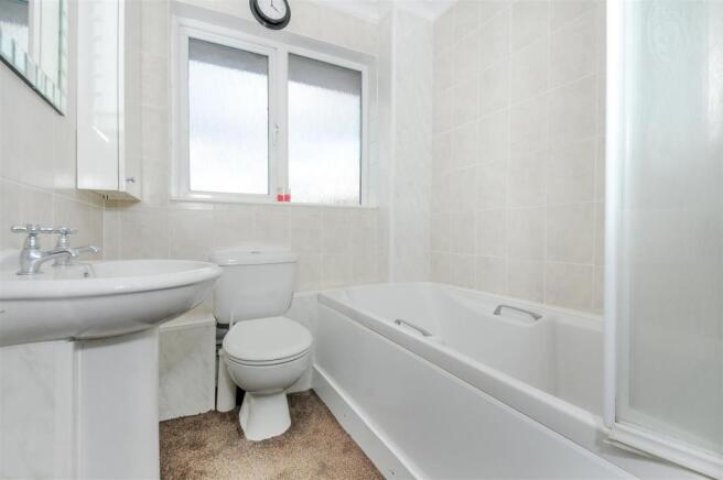 M'Tongue 17a - bath.