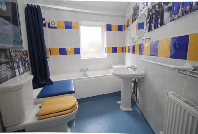 GROUND FLOOR BATHROO