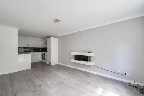 Emerson Court, Crowthorne, Berkshire, RG45
