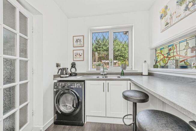 3 bed Semi-Detached for sale Image 5