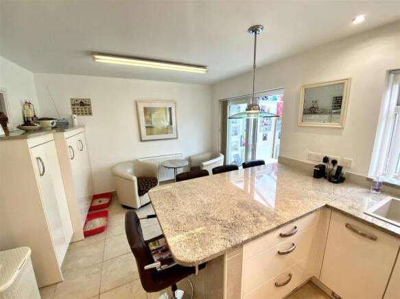 KITCHEN/FAMILY ROOM