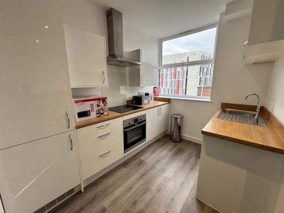 1 bed Apartment to rent Image 4