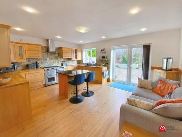 Kitchen/ Breakfast/ Living Room