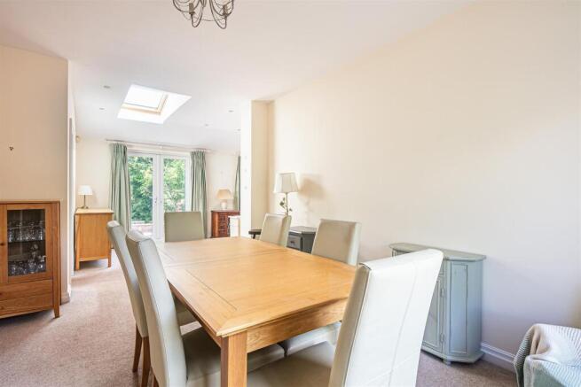 4 bed Detached for sale Image 8