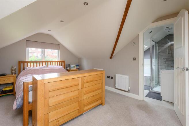 4 bed Semi-Detached for sale Image 12