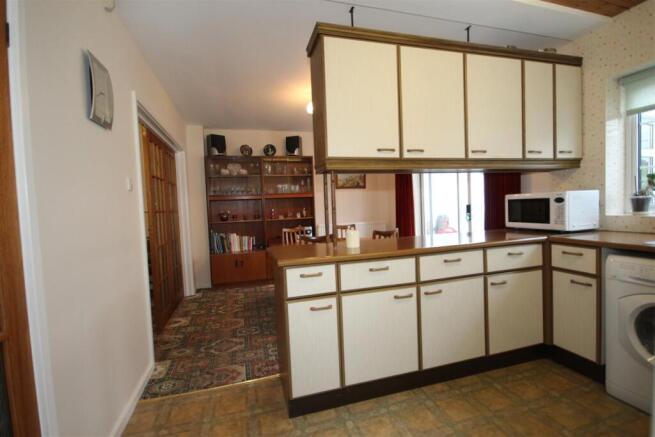 4 bed Detached for sale Image 4