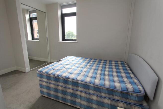 2 bed Flat to rent Image 7