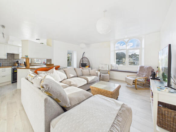 CAM05627G0-PR0041-STILL026