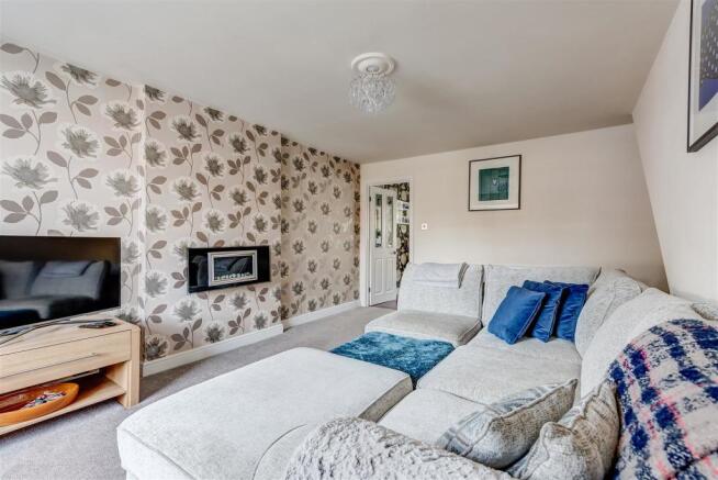 36FarnabyDrive(Interior)(4of25).jpg