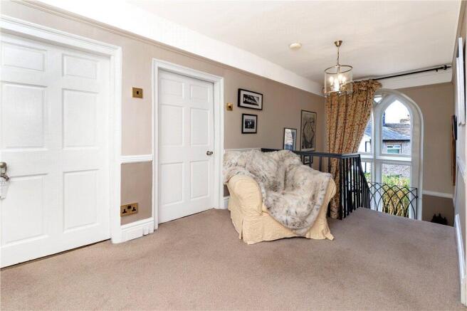 4 bed Detached for sale Image 10