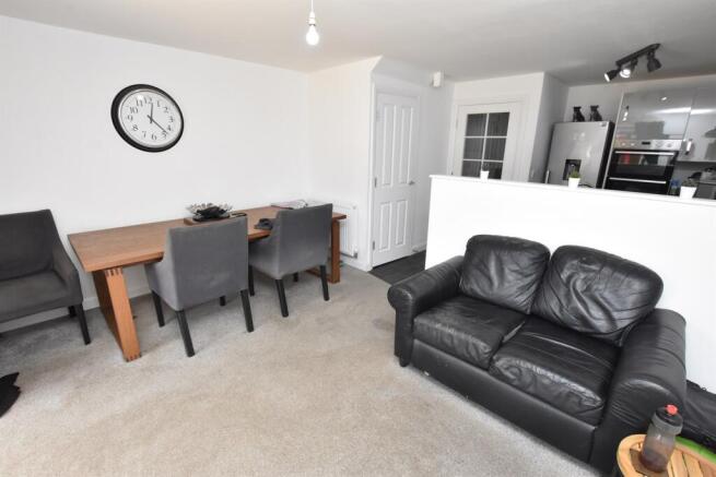 4 bed Semi-Detached for sale Image 4