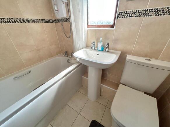 3 bed Semi-Detached for sale Image 8